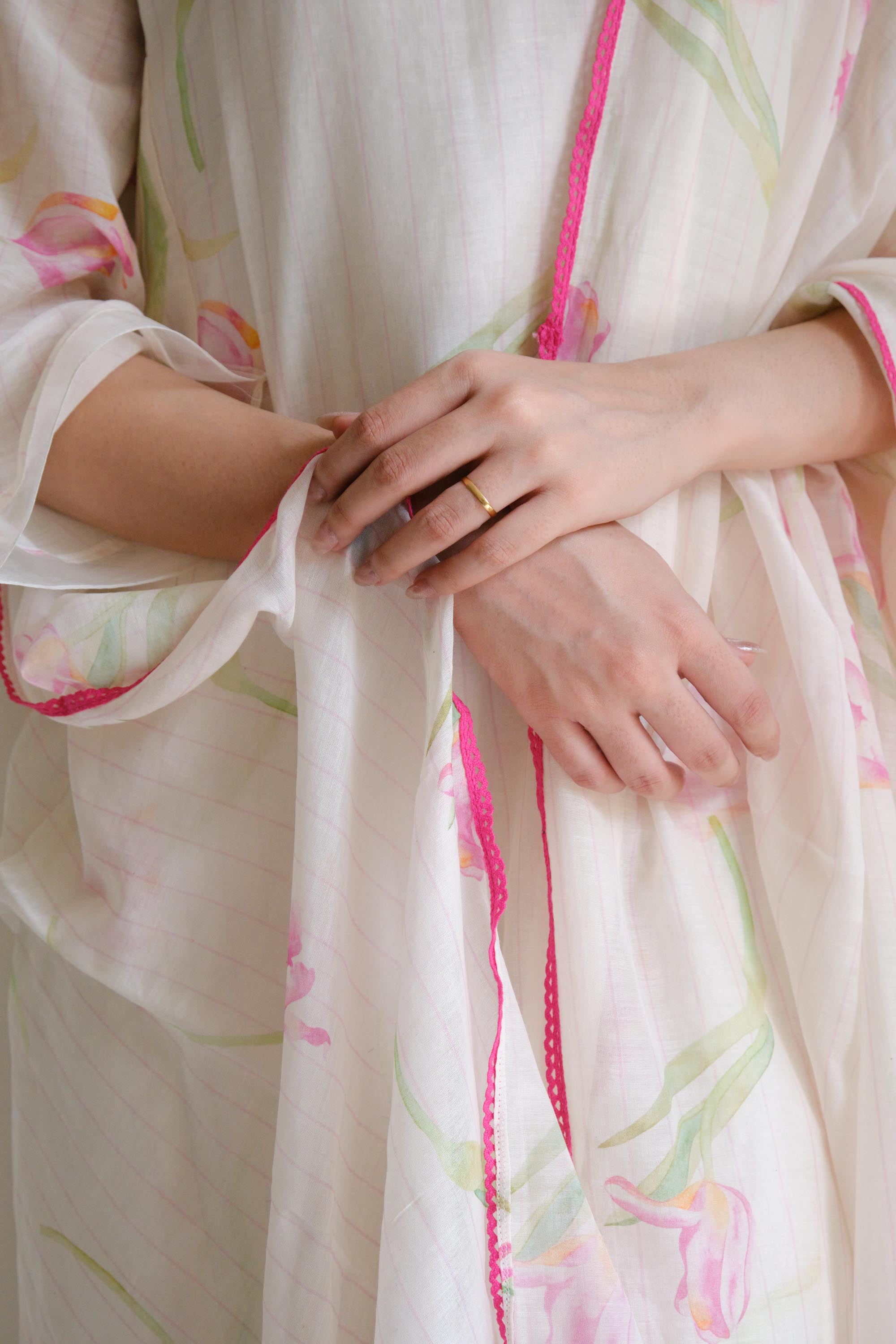 Juanita- IVORY TULIP SET