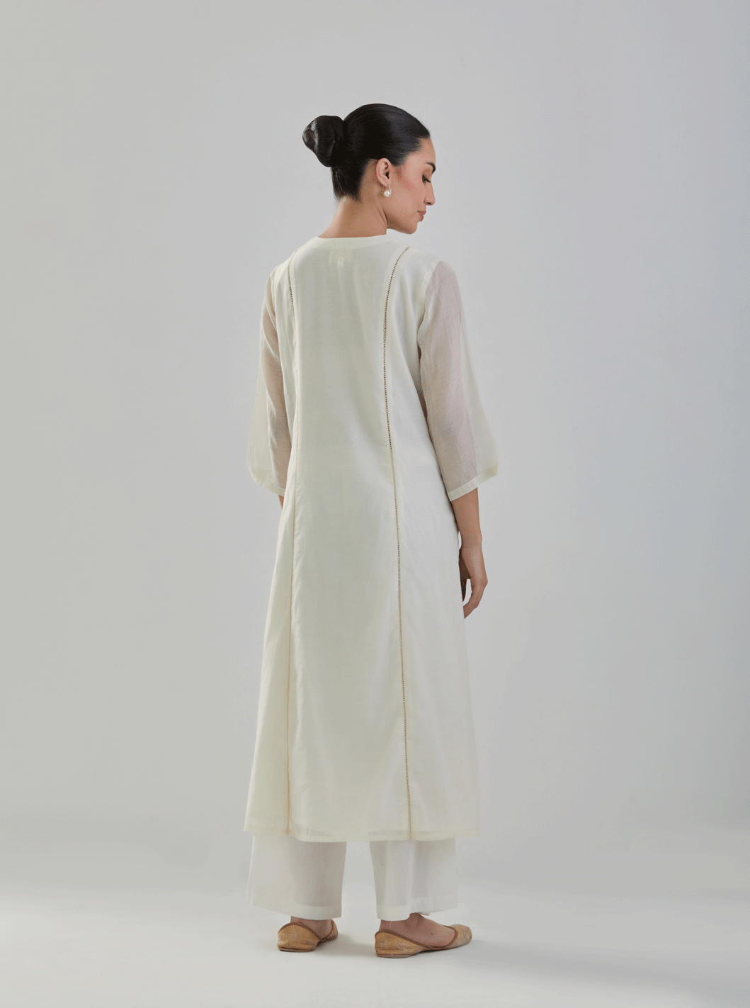 Juanita- Classic ivory and brown comfort fit set