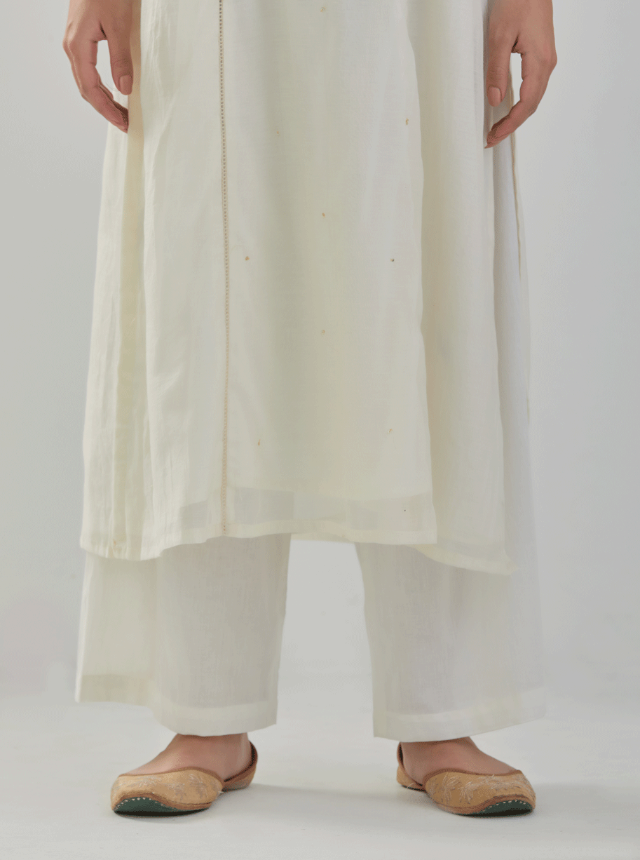 Juanita- Classic ivory and brown comfort fit set