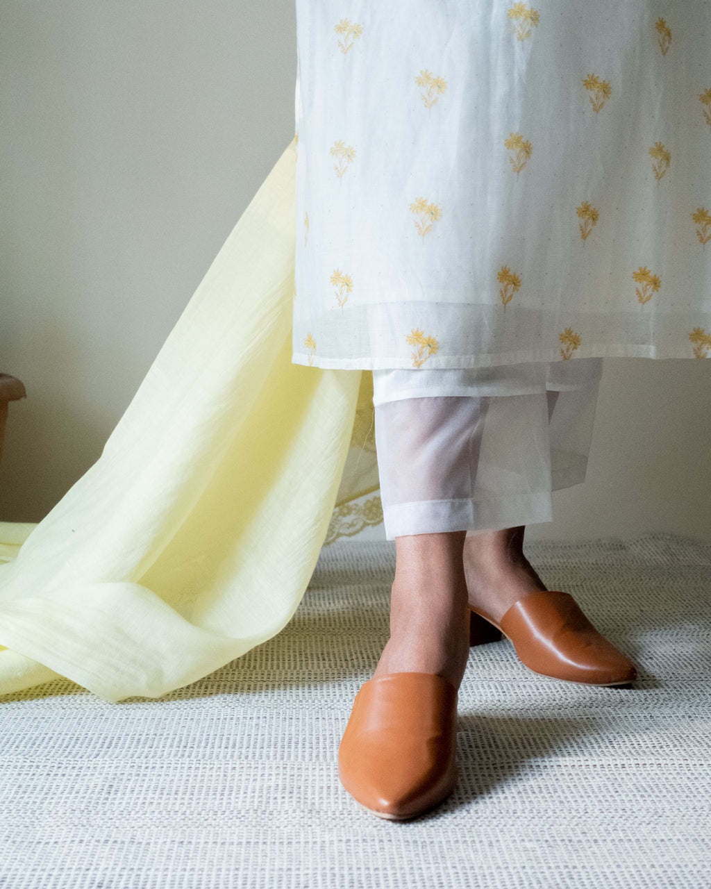 Juanita- Candid Flower Tuck Set
