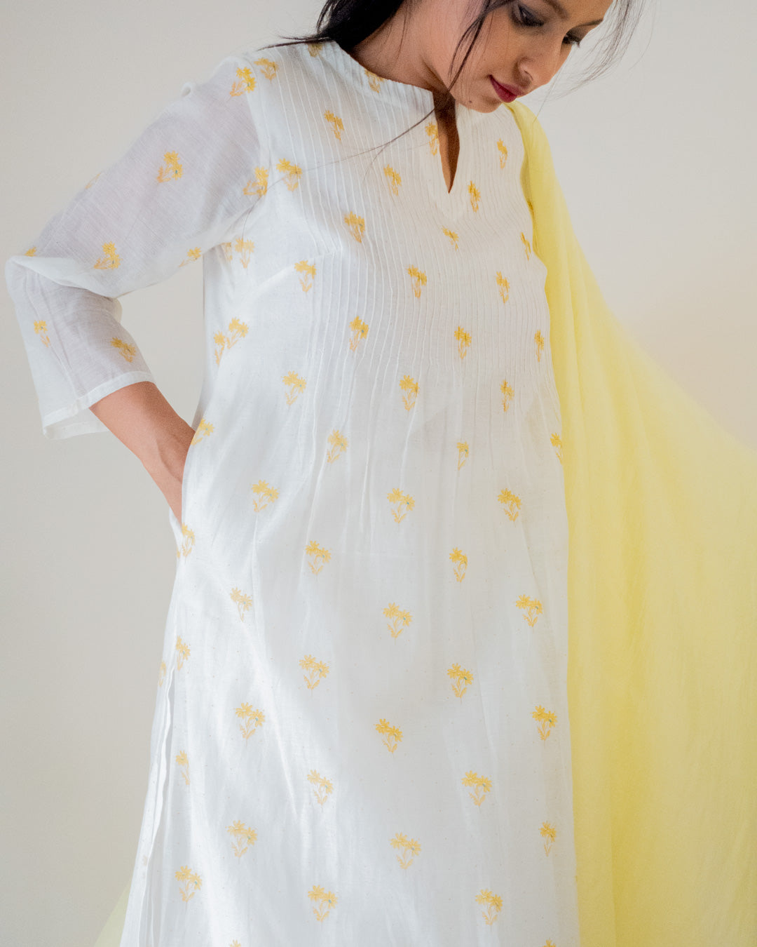 Juanita- Candid Flower Tuck Set