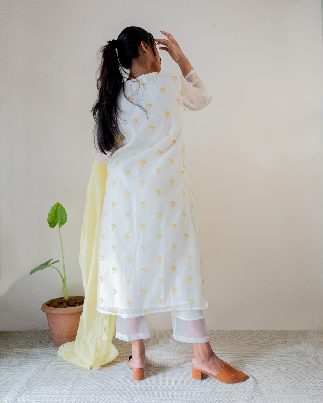 Juanita- Candid Flower Tuck Set
