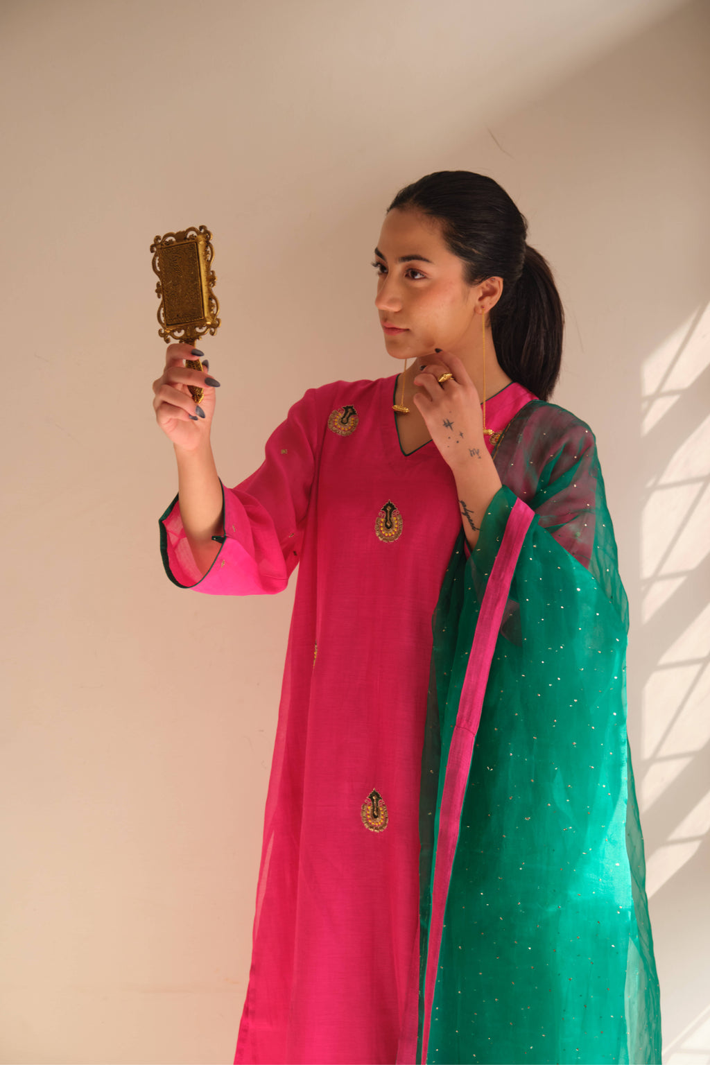 INARA SET