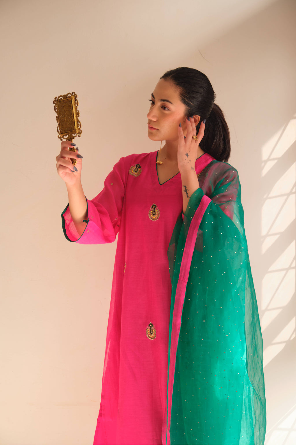 INARA SET