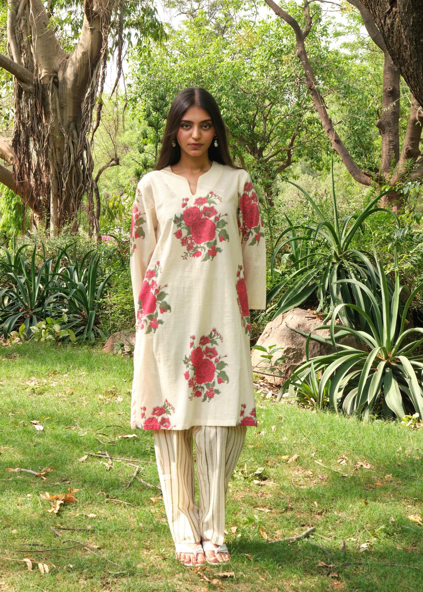 Juanita -Ivory Crimson Set