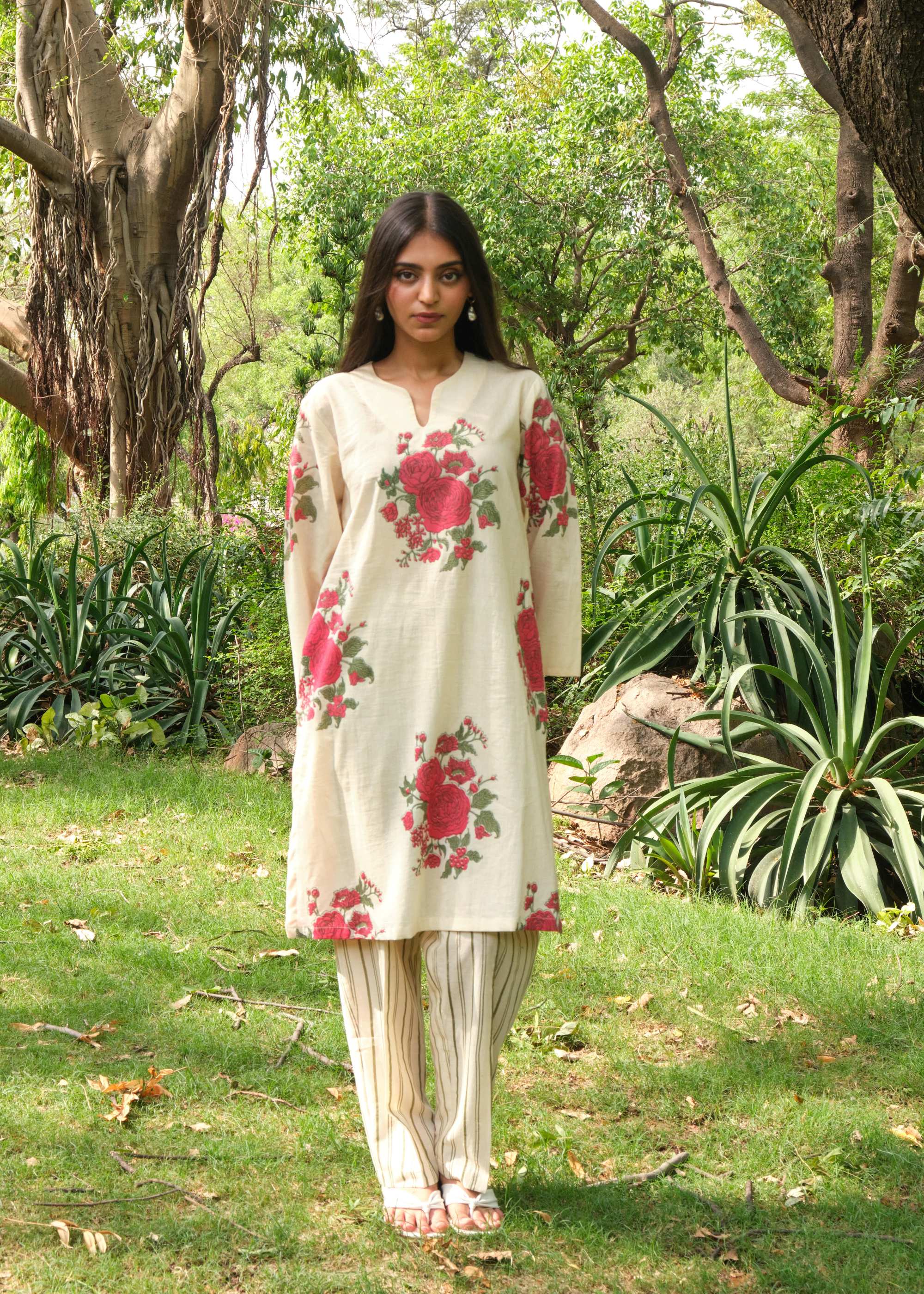 Juanita -Ivory Crimson Set