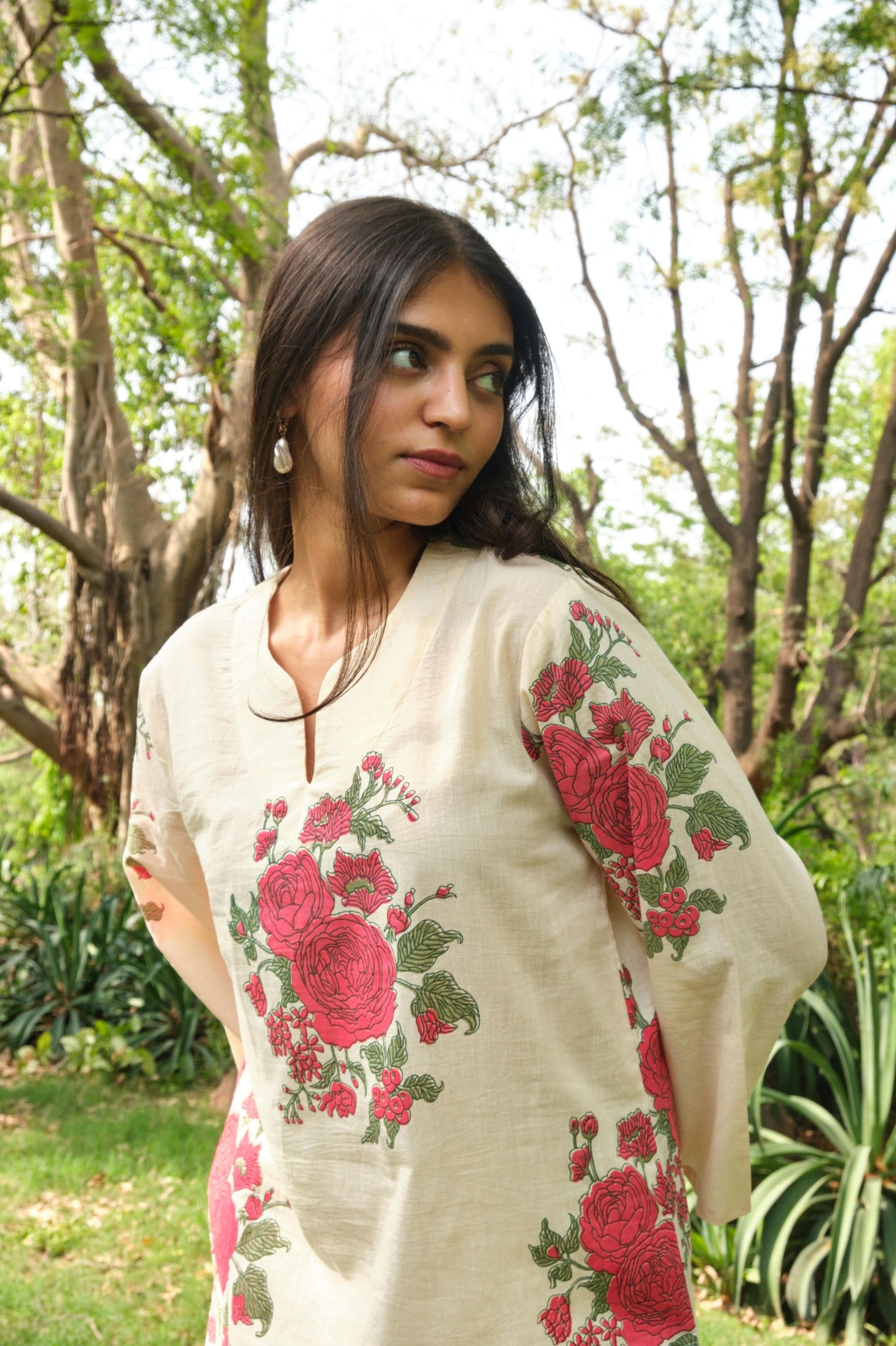 Juanita -Ivory Crimson Set