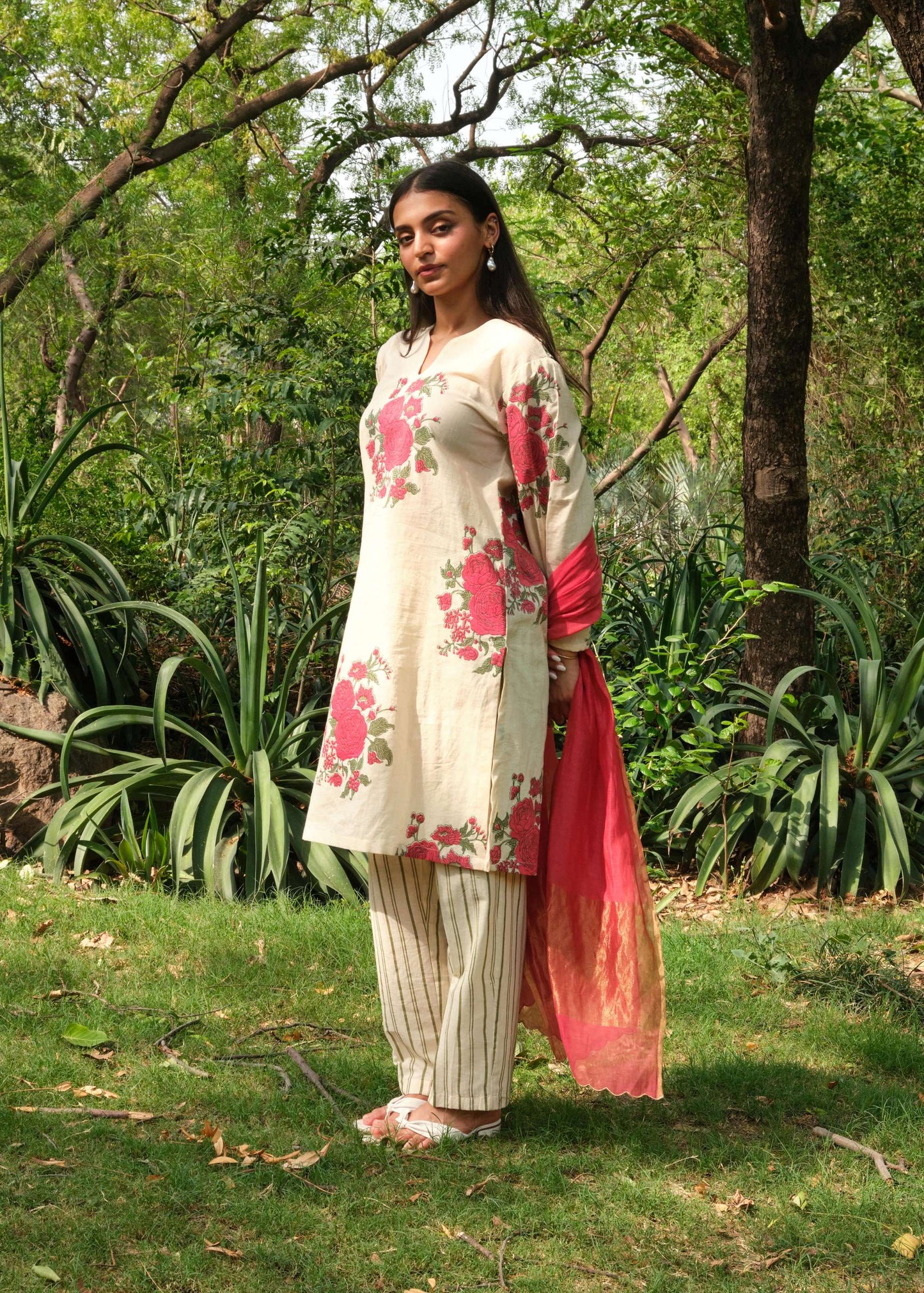 Juanita -Ivory Crimson Set