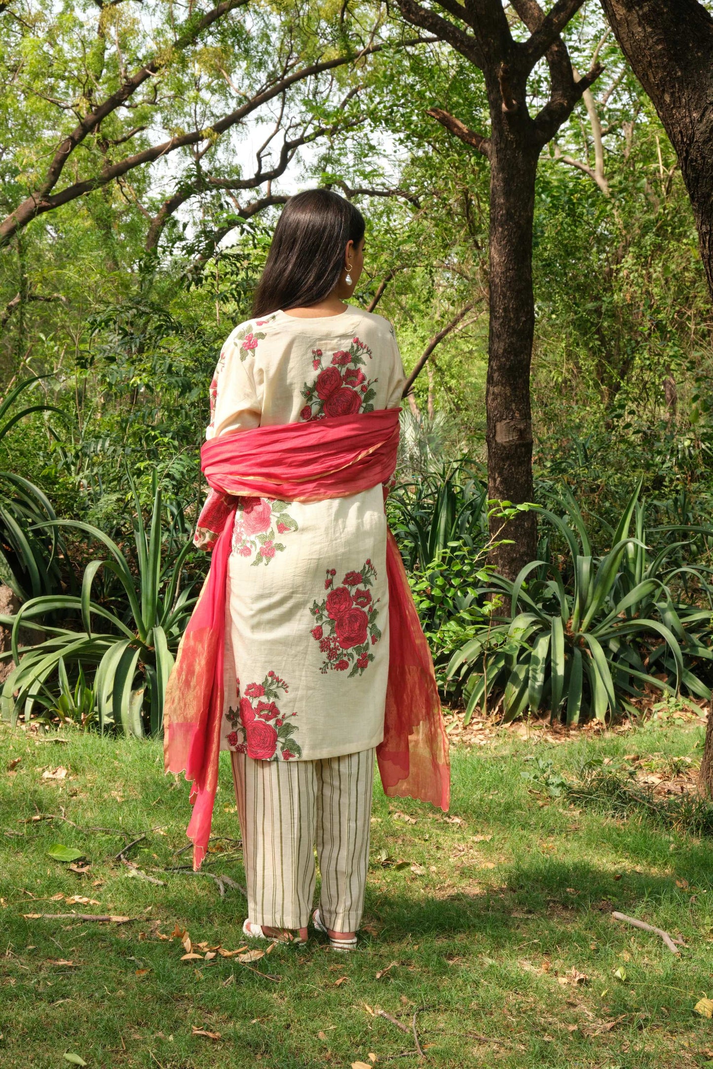 Juanita -Ivory Crimson Set