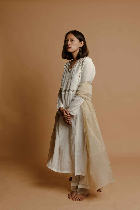 A SERENE OFF-WHITE HANDWOVEN COTTON SILK KURTA