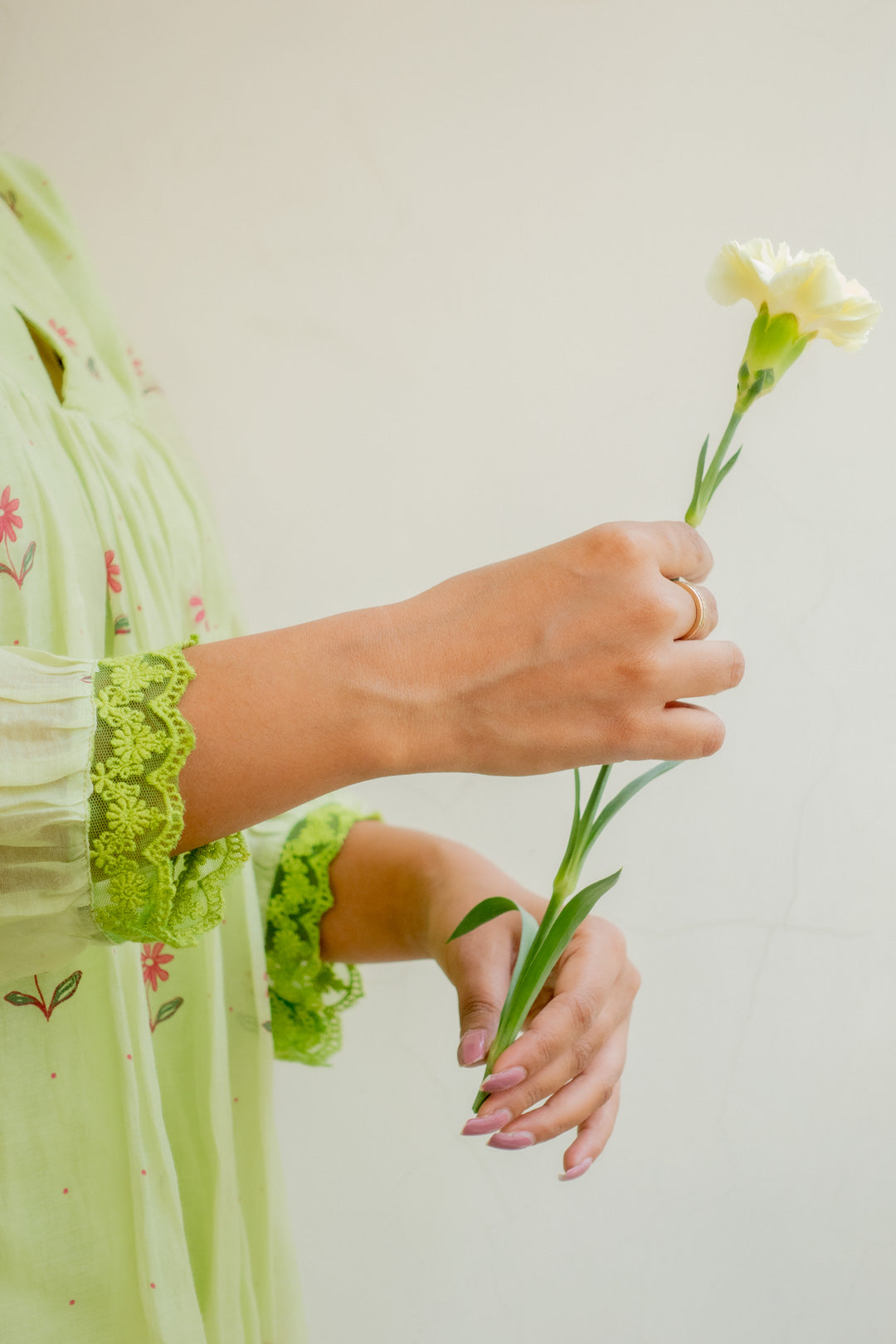 Juanita- Blooming Pink Daisy Green Set