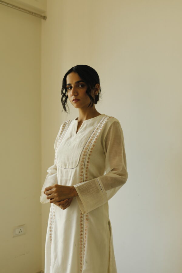 Juanita- Handwoven chanderi comfort fit ivory and peach kurta set